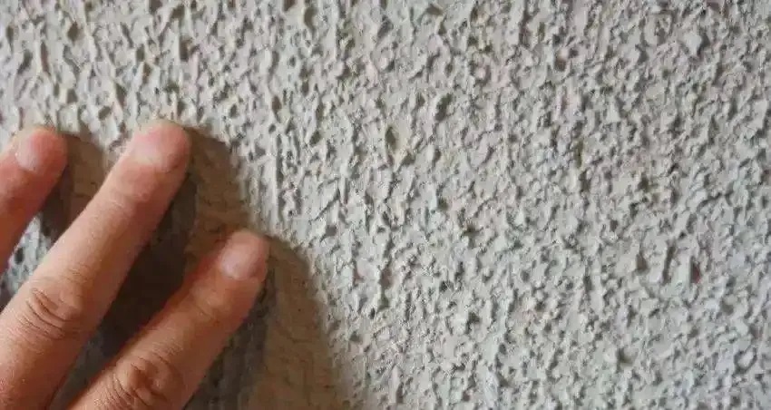 90%的業(yè)主都忽視了這個細節(jié)！防水層開裂、起皮就是這樣來